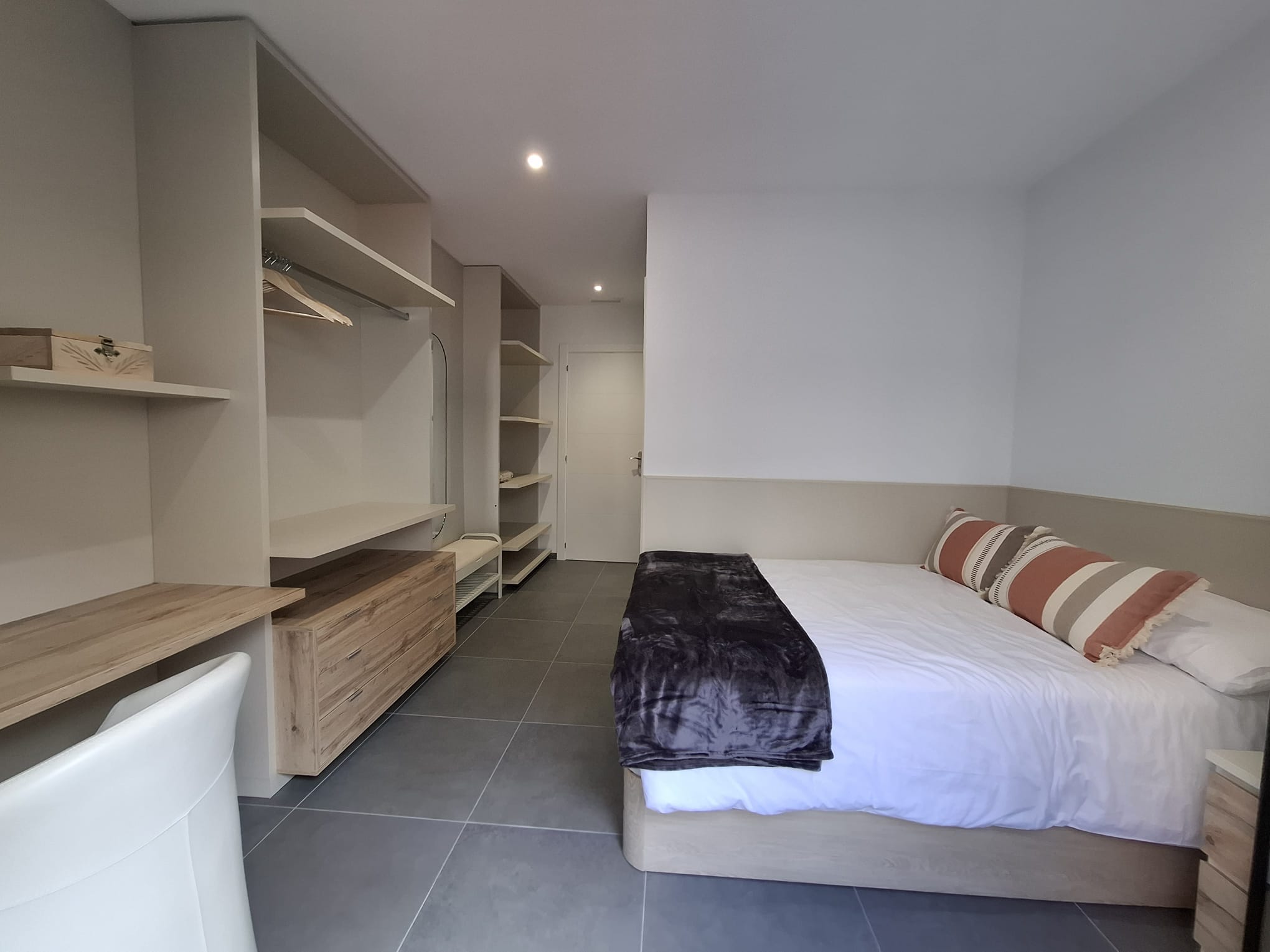 Habitación privada amueblada